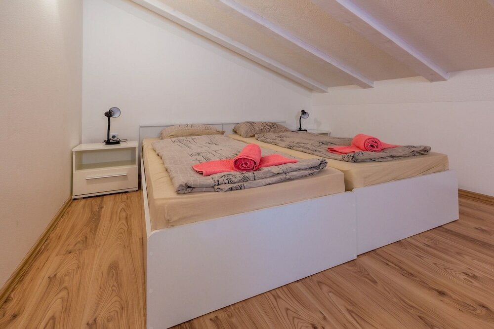 Фото Tomica - Open Pool - A4 Dvoetažni