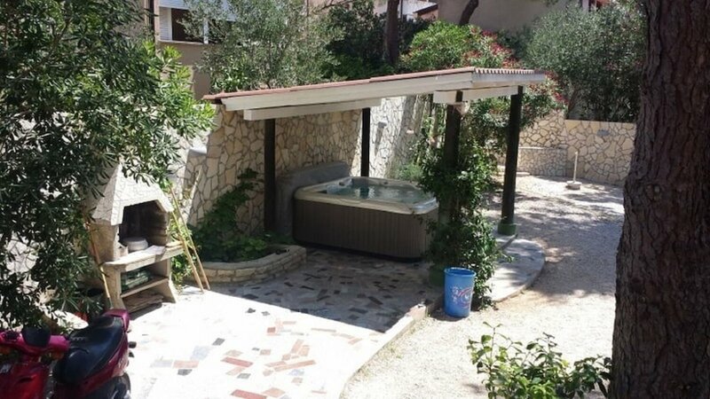 Гостиница Dino - Apartments With hot tub - A3