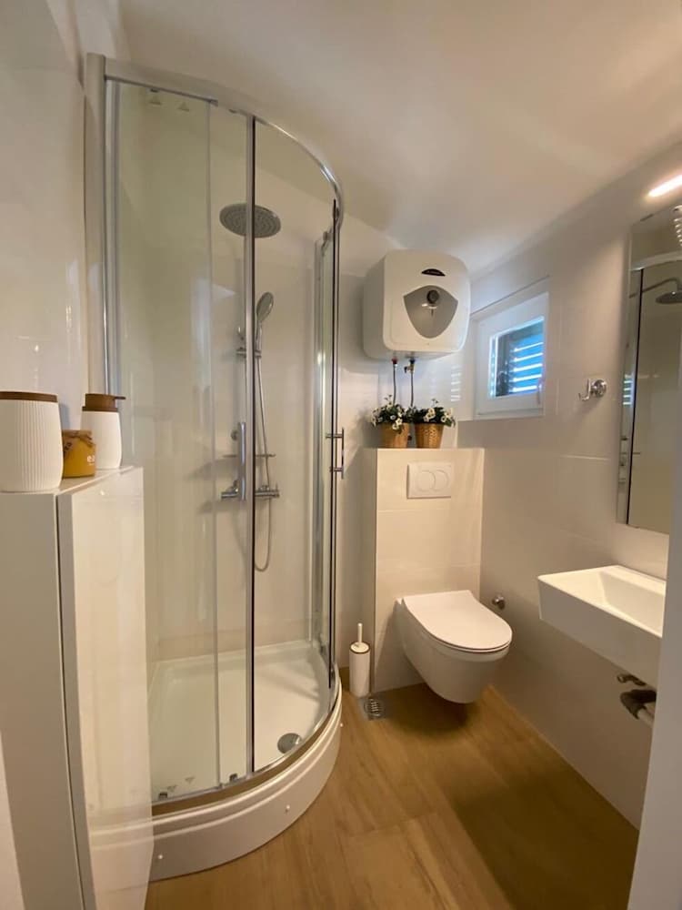 Фото Ani - With Pool and hot tub - A2 Sjeverni