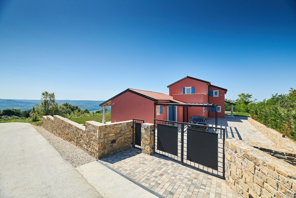 Фото Rainis Hill Top Villa