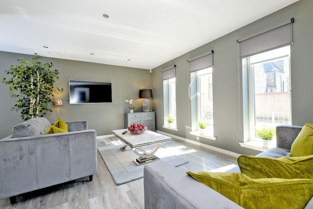 Фото Executive three Bedroom Apartment in Aberdeens West End