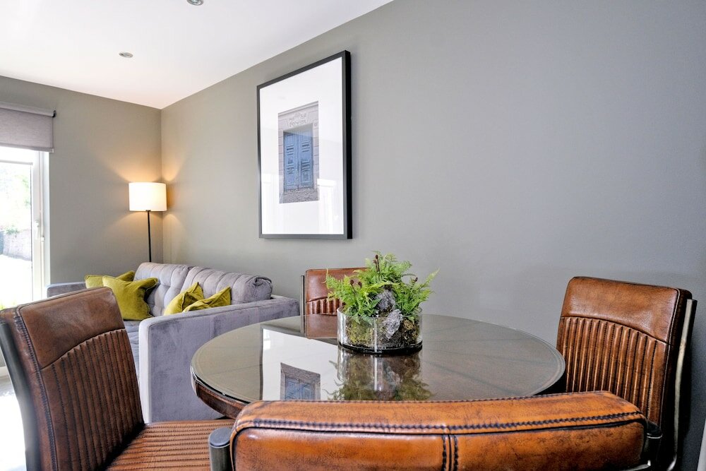 Фото Executive three Bedroom Apartment in Aberdeens West End