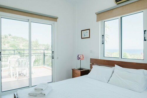 Гостиница Villa Aphrodite Large Private Pool Walk to Beach A C Wifi - 3435