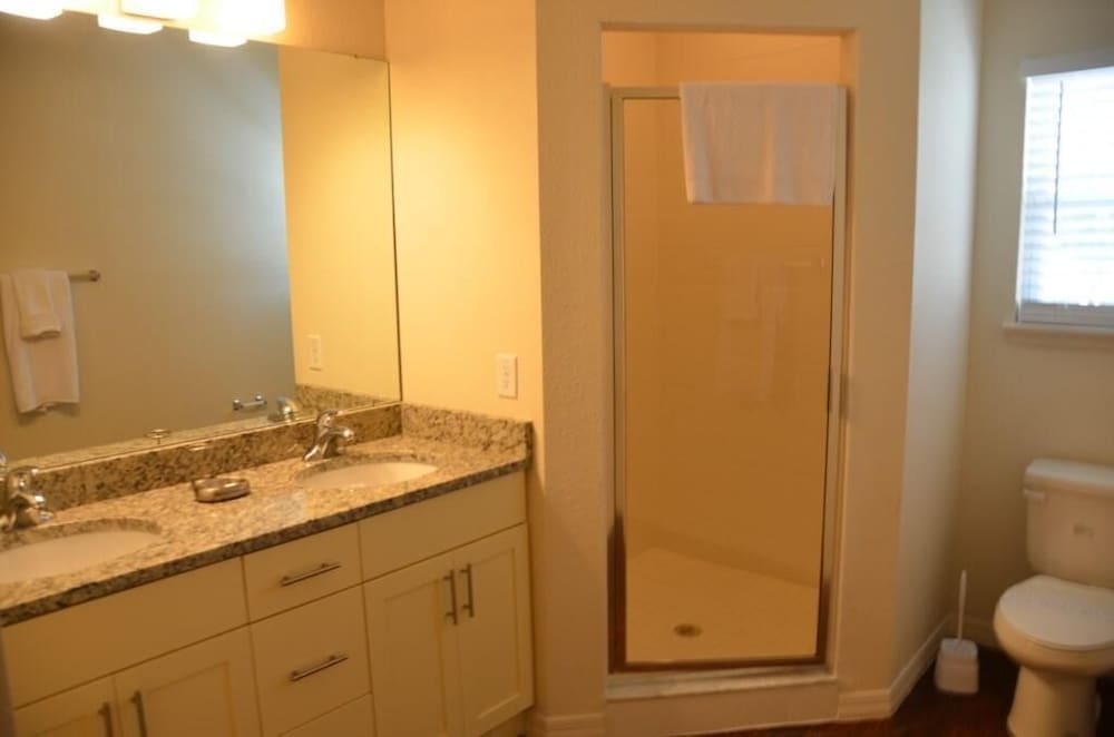 Фото Lucaya 4 Bedrooms 3 Baths Townhome!