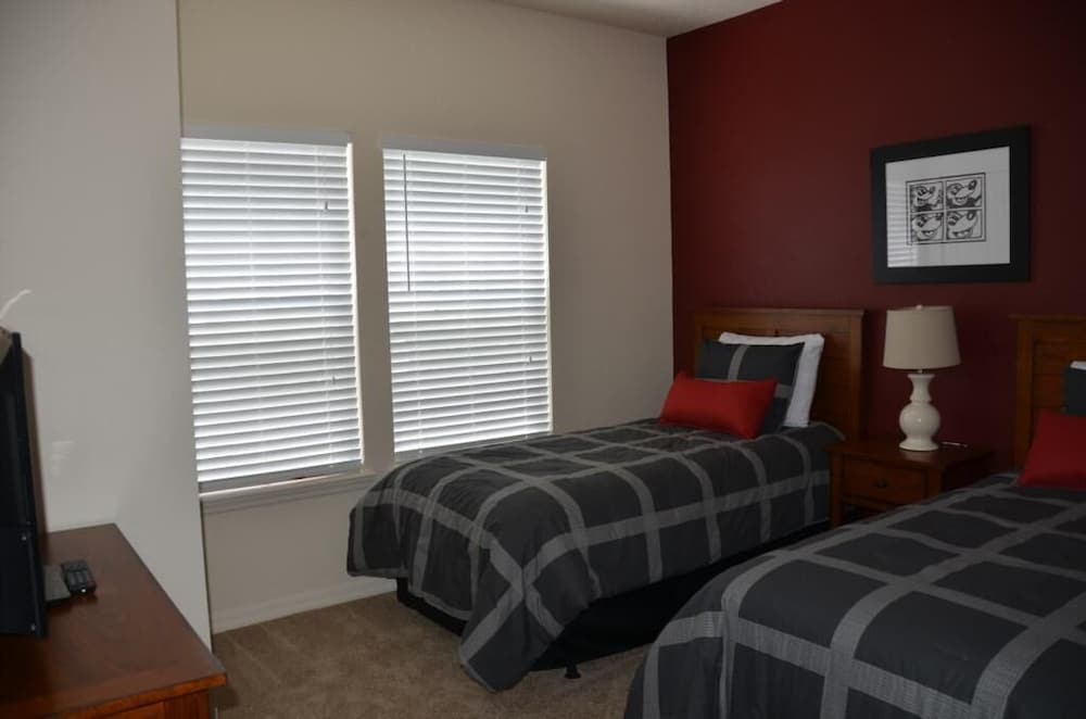 Фото Lucaya 4 Bedrooms 3 Baths Townhome!