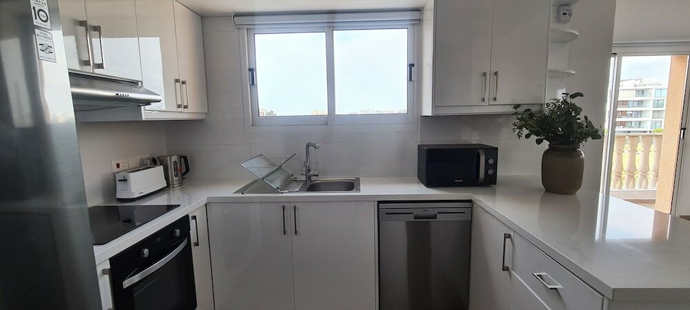 Фото Phaedrus Living: Cityview Luxury Flat Walnut Grove 304