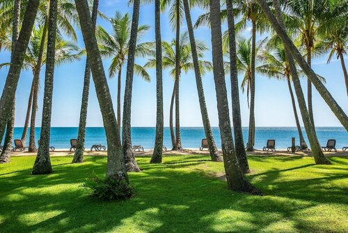 Гостиница Belle Escapes - Absolute Beachfront Apartment Alamanda Resort “28” в Палм-Кове