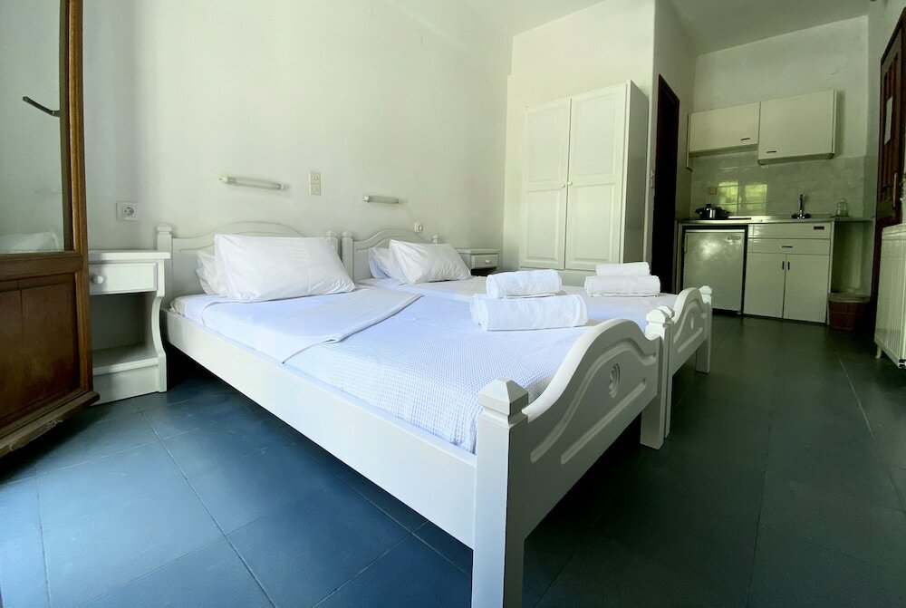 Фото Helliniko Studios - Adults Only