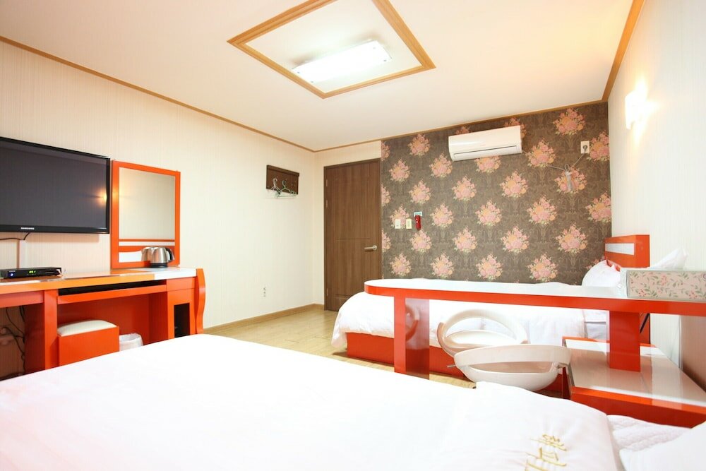 Фото Jeju Happy Hotel