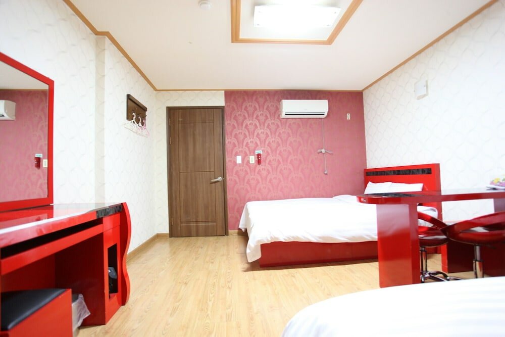 Фото Jeju Happy Hotel