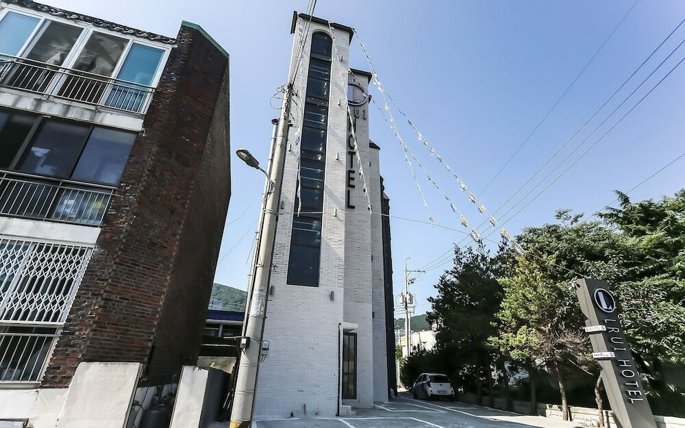 Фото Changwon Jinhae Hotel Lrui