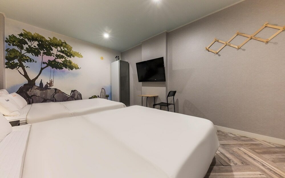 Фото Changwon Jinhae Hotel Lrui