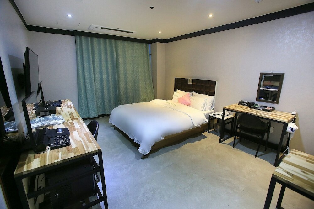 Фото Suwon Yeongtong Sg Hotel