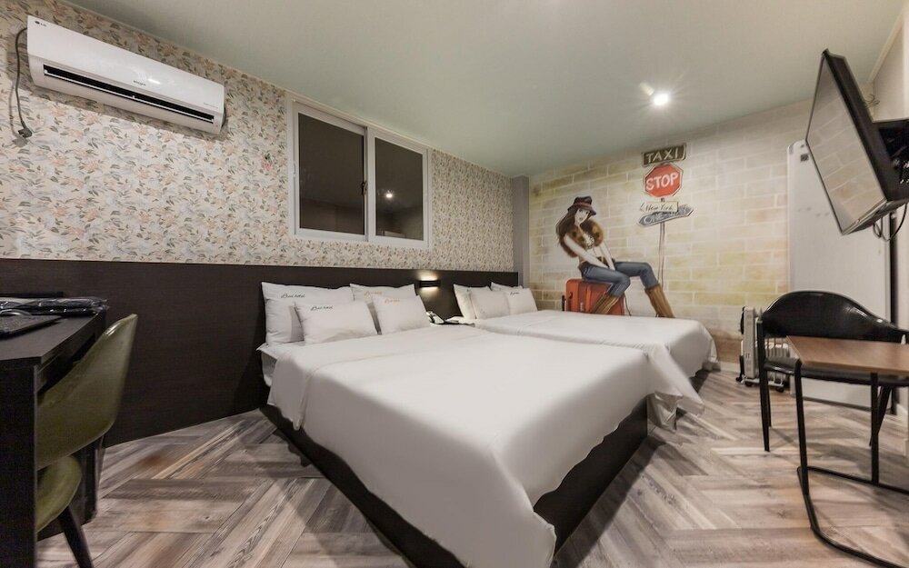 Фото Changwon Jinhae Hotel Lrui