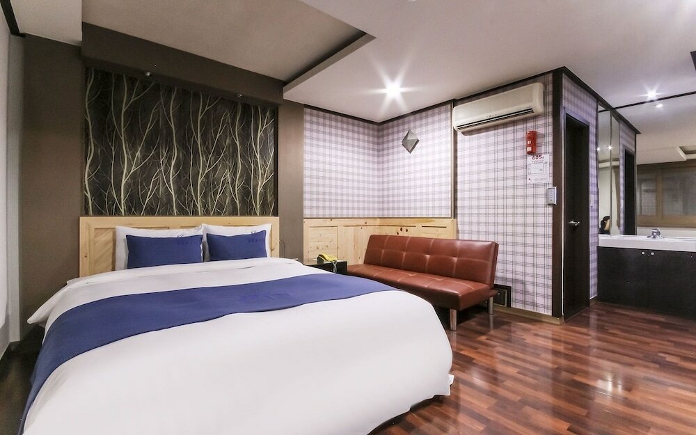 Фото Changwon Myeongseodong Hotel Sky