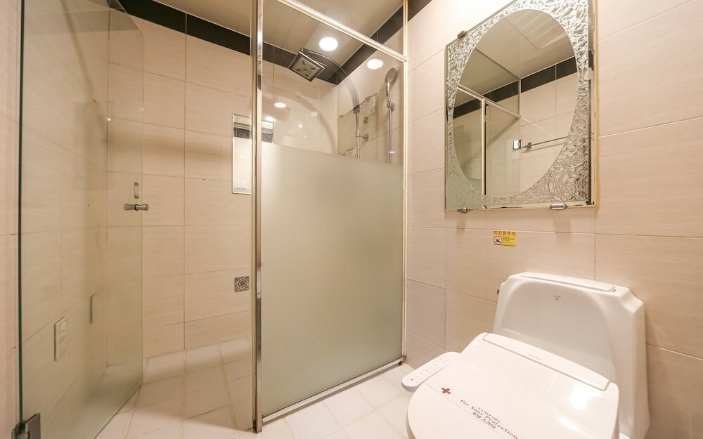 Фото Changwon Myeongseodong Hotel Sky