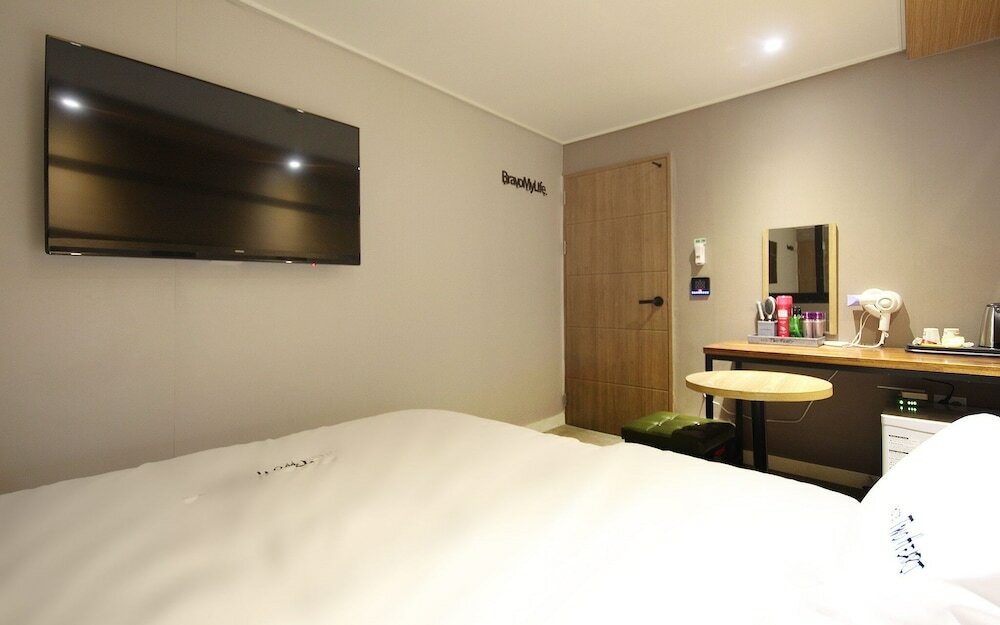 Фото Changwon Jinhae Hotel Two Heart