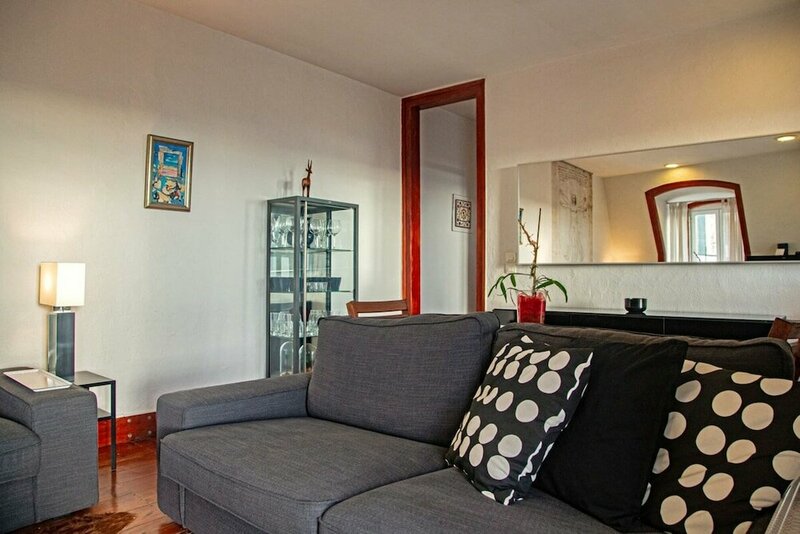 Гостиница Quirky 3bedroom top Floor Duplex in Bica/são Paulo в Лиссабоне