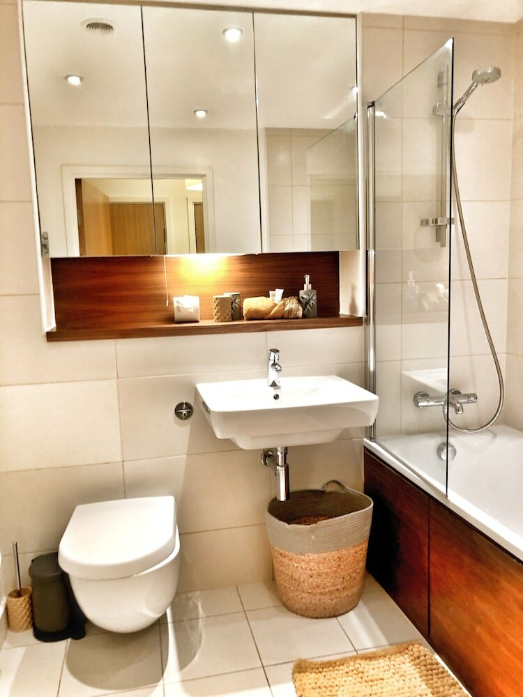 Фото Elegant Apartment in The Wharf