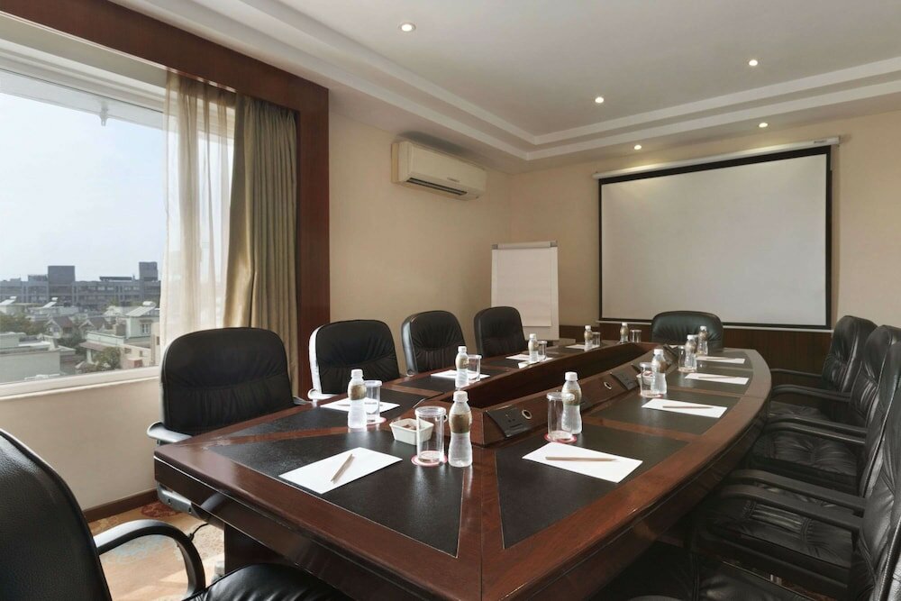 Фото Ramada by Wyndham Ahmedabad