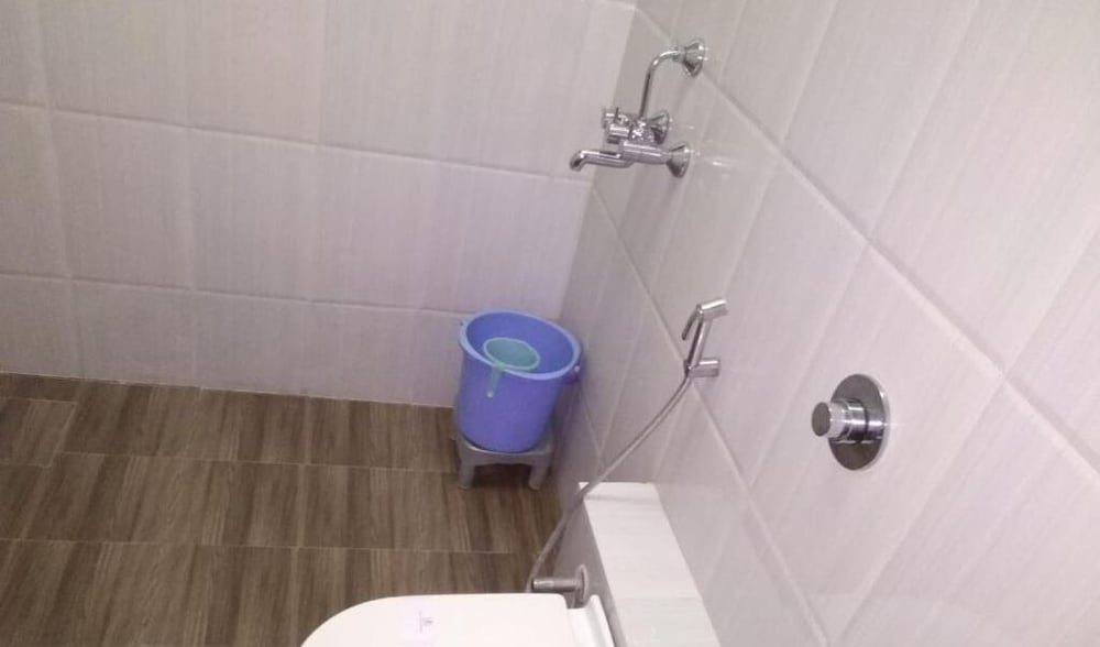 Фото Adb Rooms Hotel Surabhi International