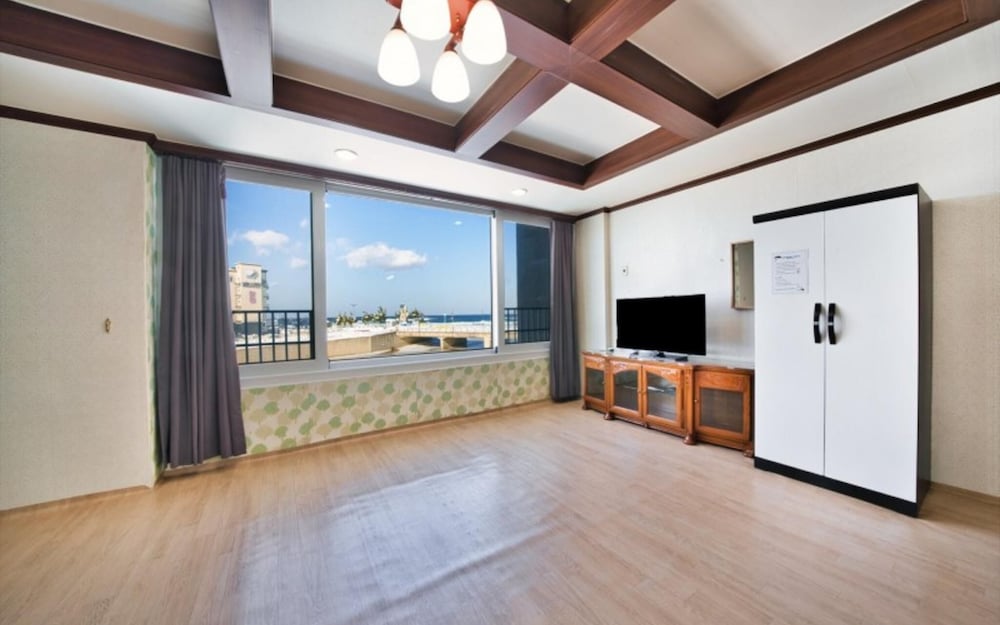 Фото Yangyang Hajodae Conto Hotel Pension