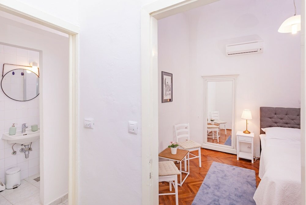 Фото City Buzz Apartment by Irundo