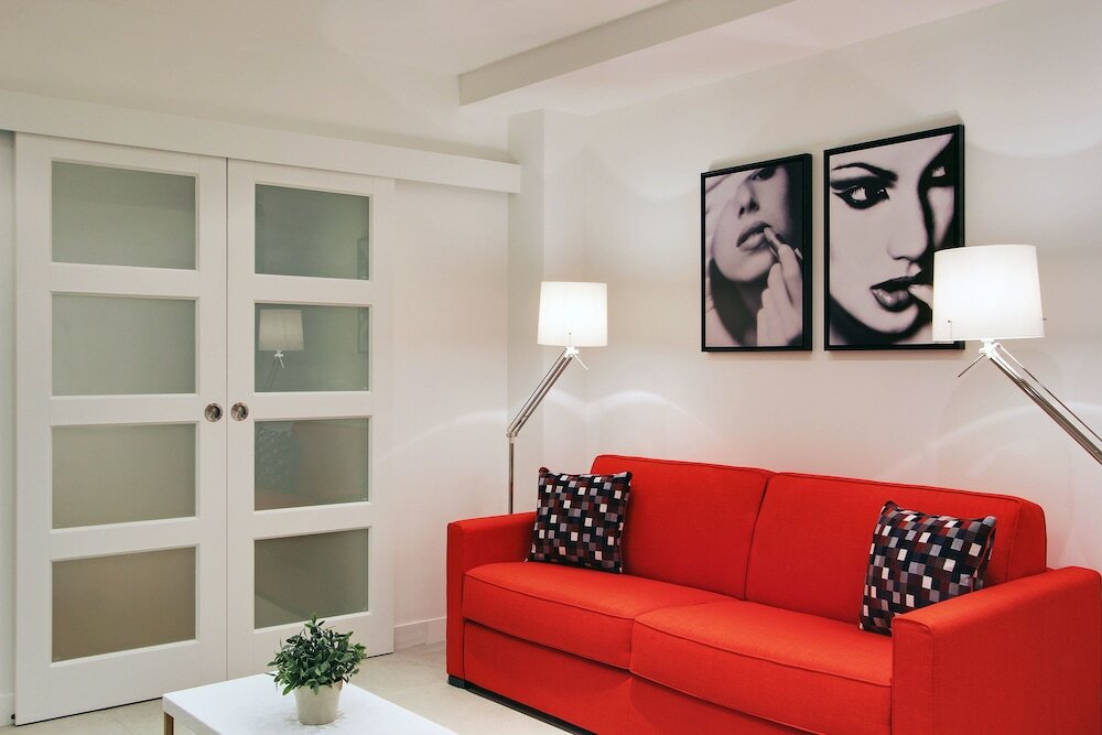 Фото Short Stay Group Museum View Serviced Apartments