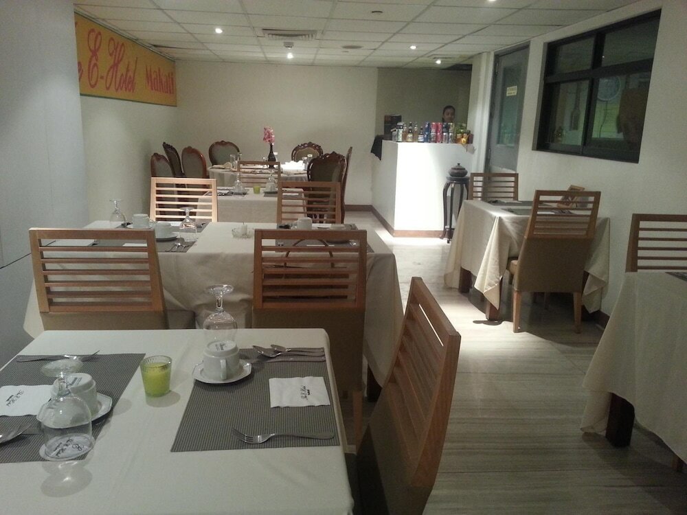 Фото The E-Hotel Makati