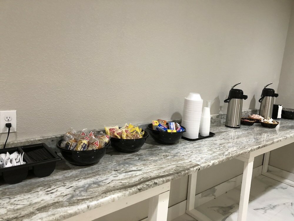 Фото Clarion Inn & Suites Kissimmee-Lake Buena Vista South