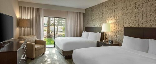 Гостиница DoubleTree by Hilton Chicago Wood Dale - Elk Grove