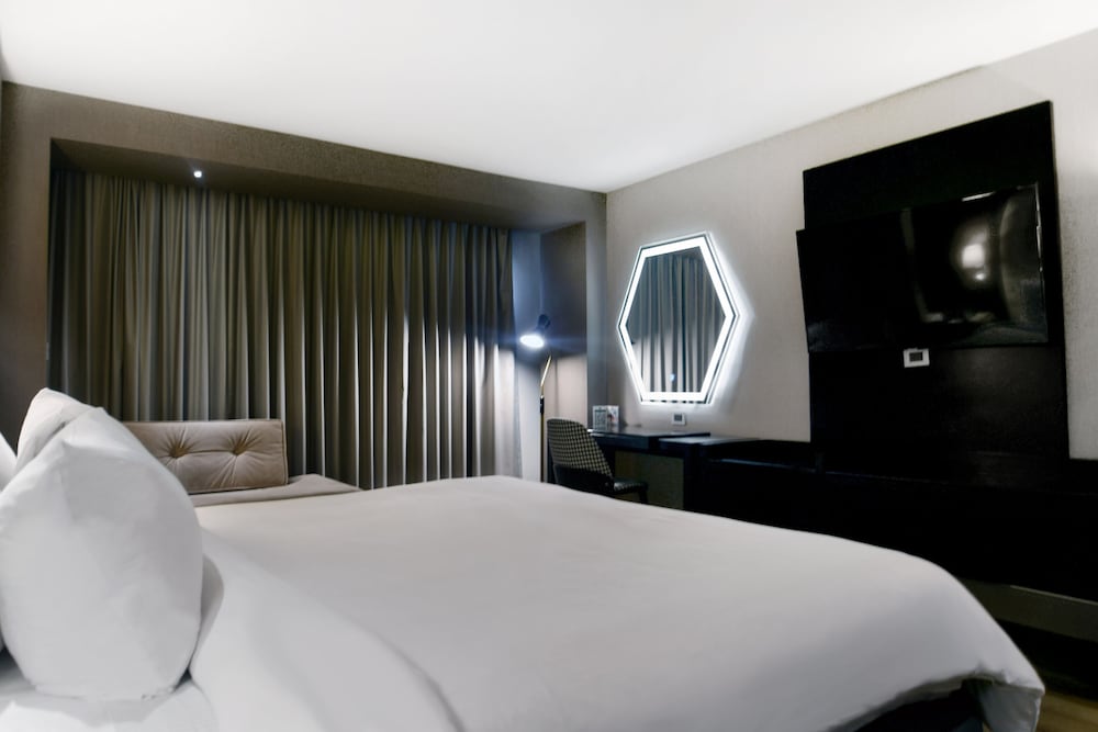 Фото Hotel Lucerna Tijuana