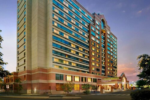 Гостиница Courtyard by Marriott Arlington Crystal City/Reagan National в Арлингтоне