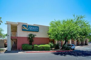 Гостиница Quality Inn & Suites Phoenix Nw - Sun City в Глендейле