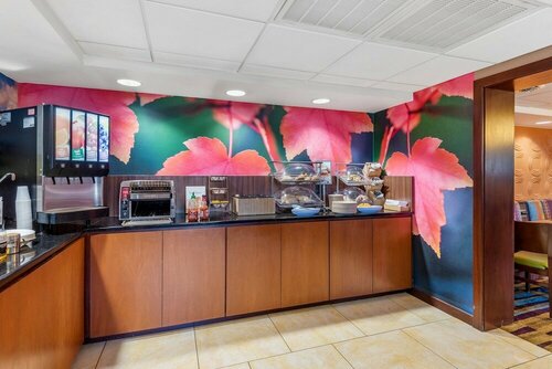 Гостиница Fairfield Inn by Marriott Portland Maine Mall в Скарборо