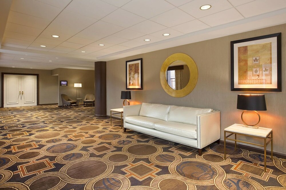 Фото Sheraton LaGuardia East Hotel