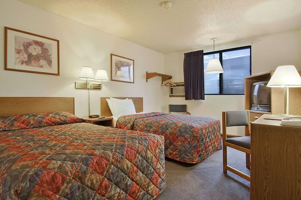 Фото Super 8 by Wyndham Omaha/West Dodge