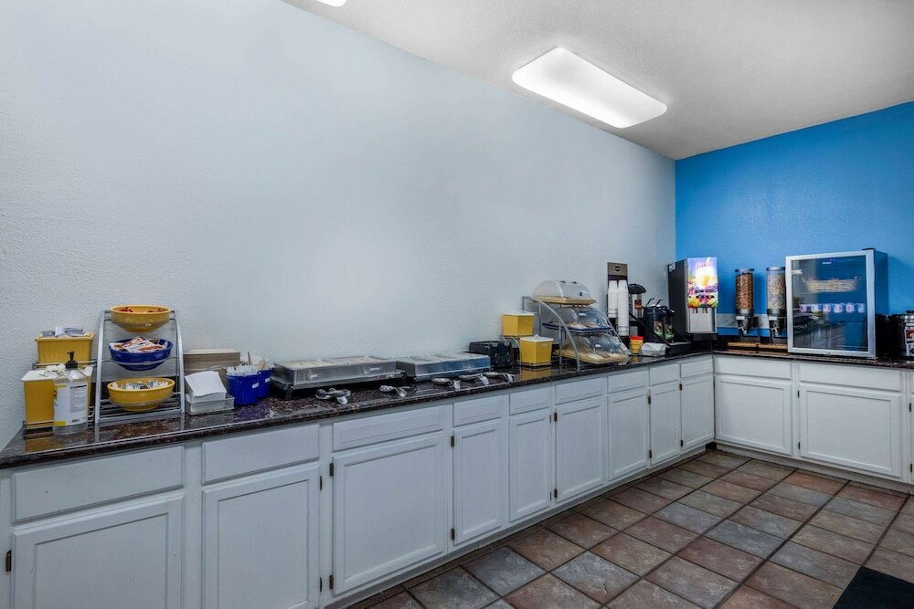 Фото Days Inn by Wyndham Roswell