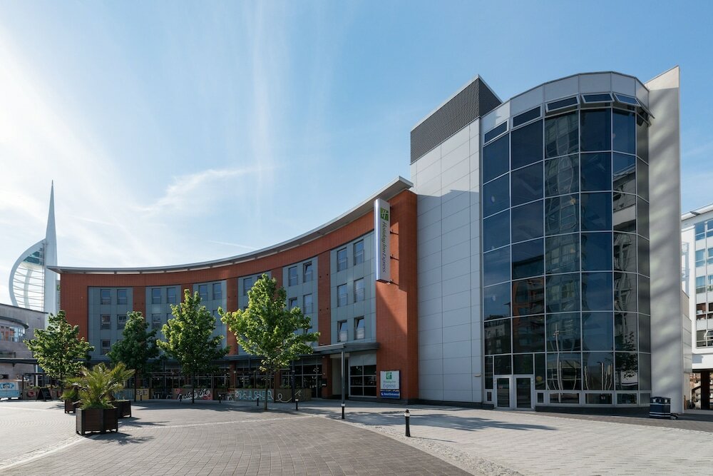 Фото Holiday Inn Express Portsmouth - Gunwharf Quays, an Ihg Hotel