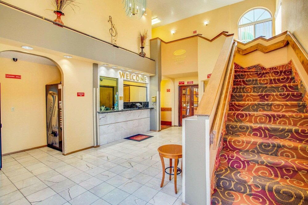 Фото Econo Lodge Inn & Suites