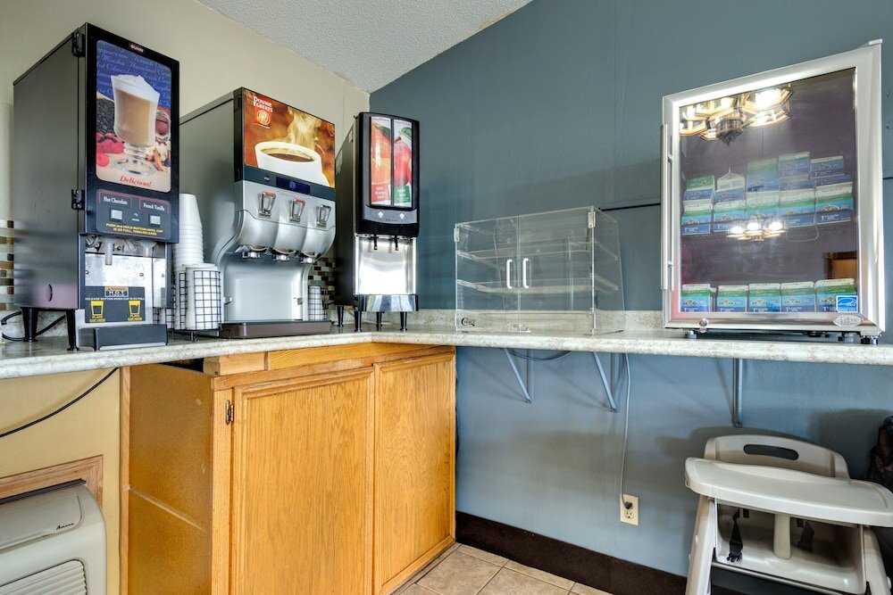 Фото Fireside Inn & Suites