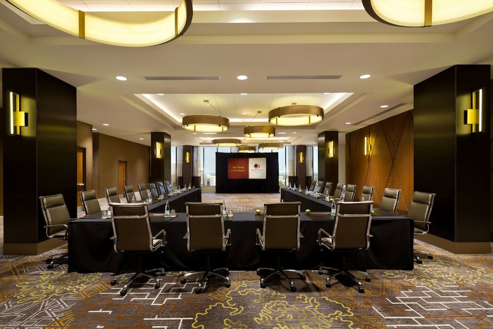 Фото DoubleTree by Hilton Dallas - Campbell Centre