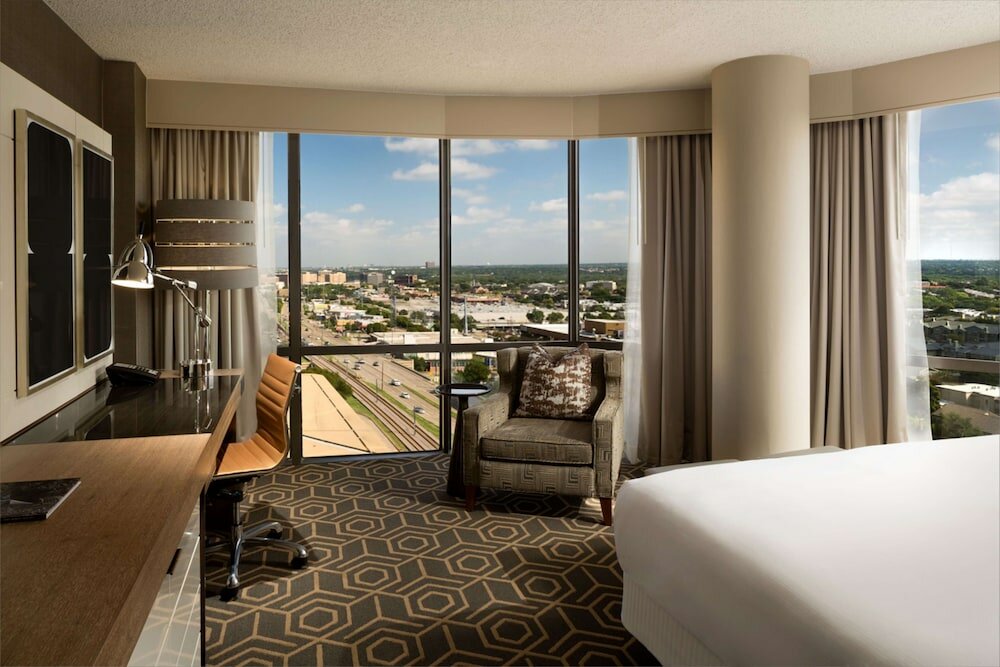 Фото DoubleTree by Hilton Dallas - Campbell Centre