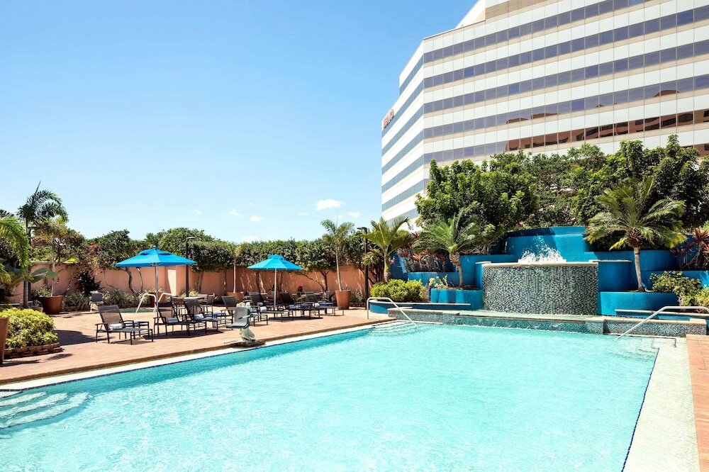Фото Embassy Suites by Hilton Tampa Airport Westshore