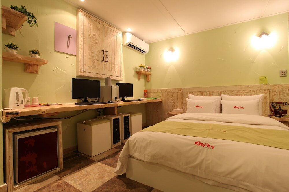 Фото Hotel April 2nd