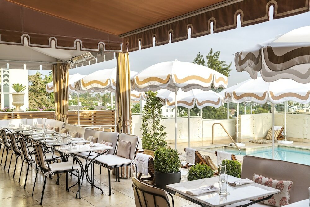 Фото Sunset Tower Hotel