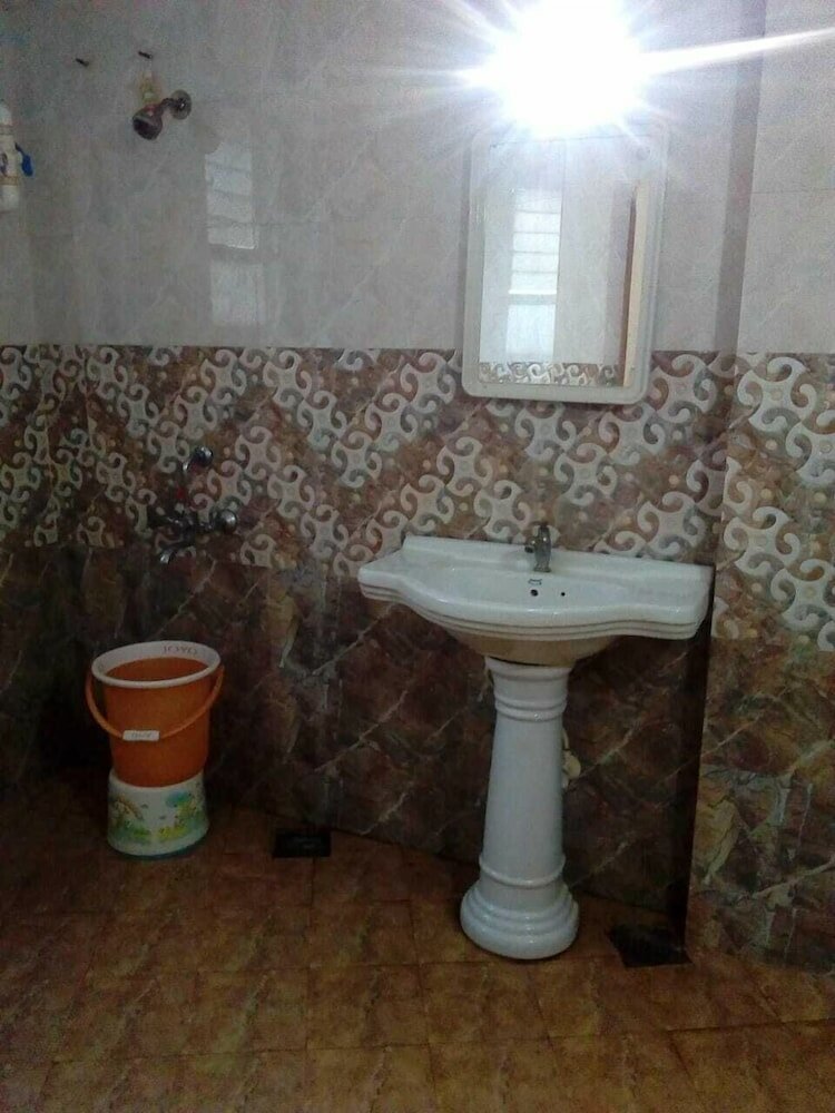 Фото IROOMZ Chalukya Residency