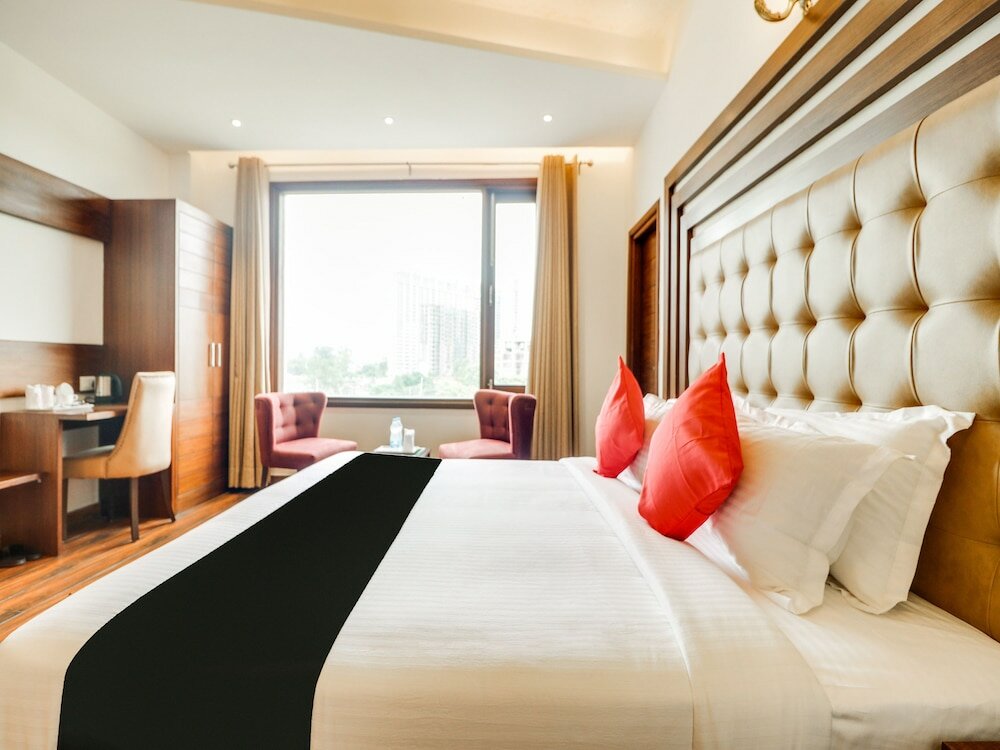 Фото Capital O 44117 Hotel Alphonso