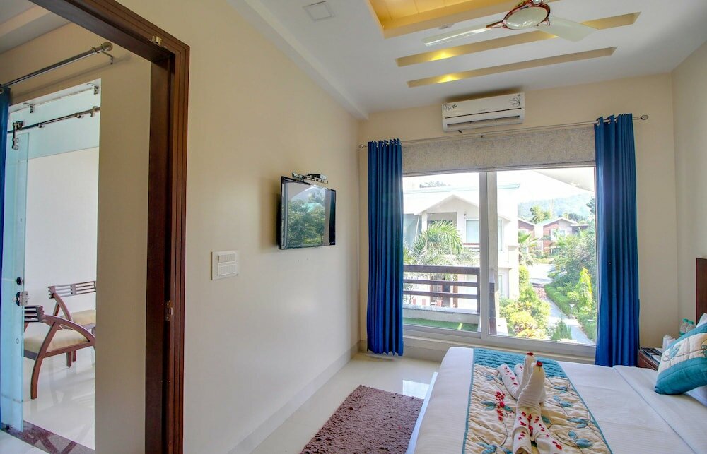 Фото Maulik Mansion Resort