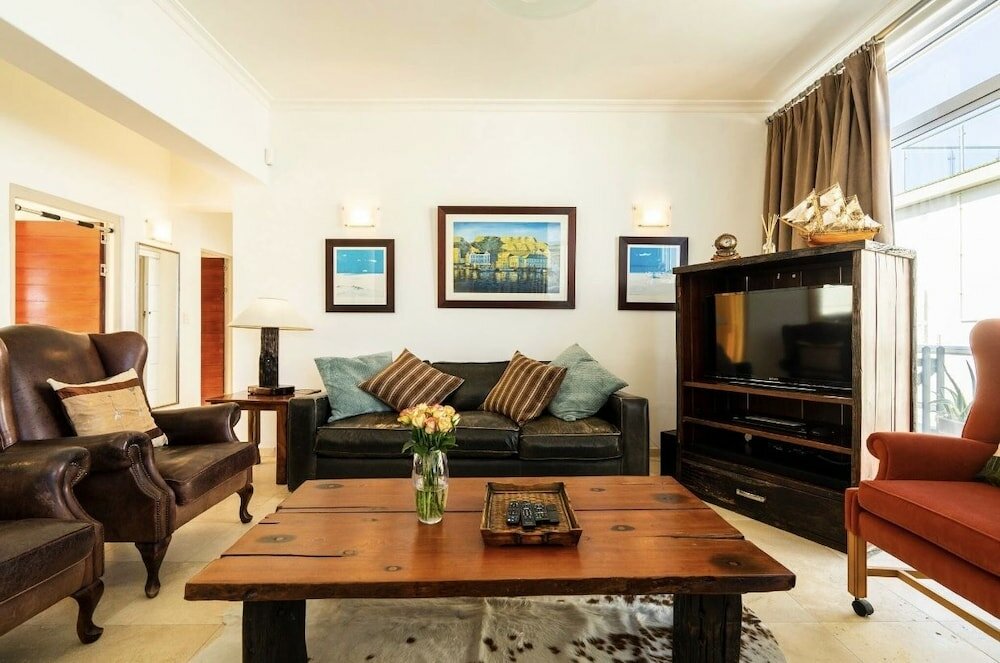 Фото Bantry Beach Luxury Suites